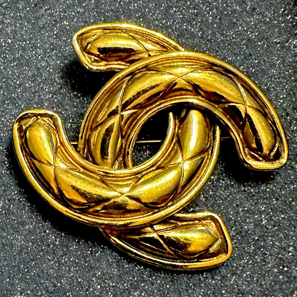 Brooch Chanel Authentic